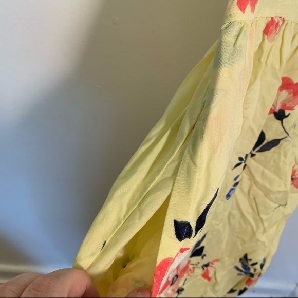 SO Sundress Cross Neck Yellow Floral - Picture 5 of 10